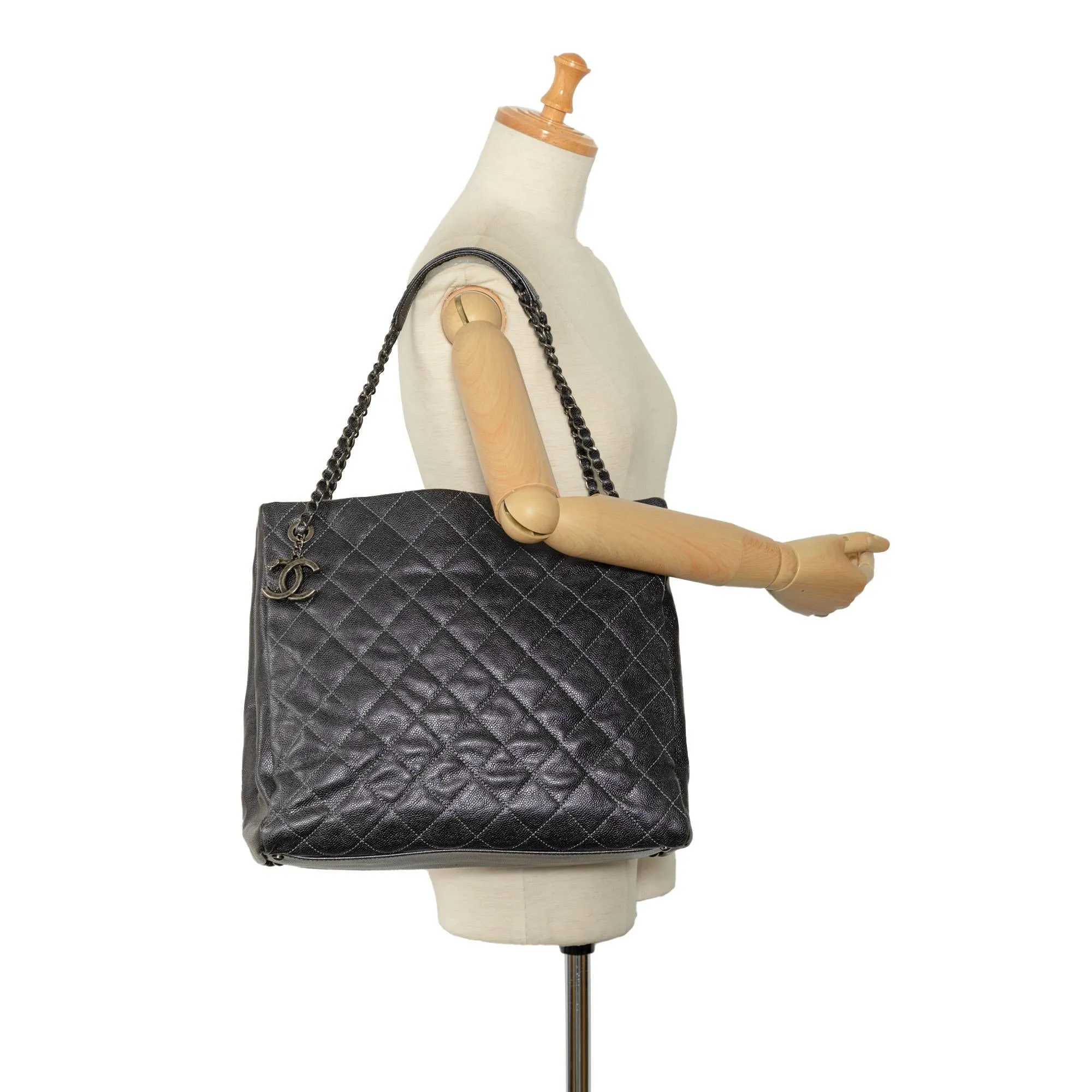 Chanel Large Caviar Chic Shopping Tote (SHG-apkgpU)